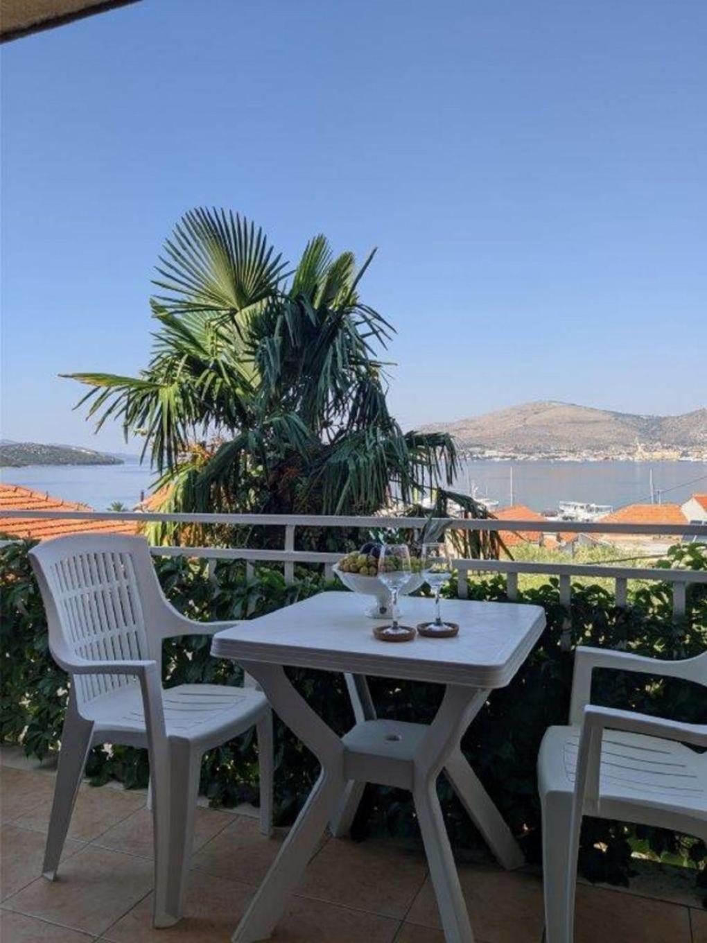 Apartments Biserka - 50 M From Beach Trogir Exterior photo