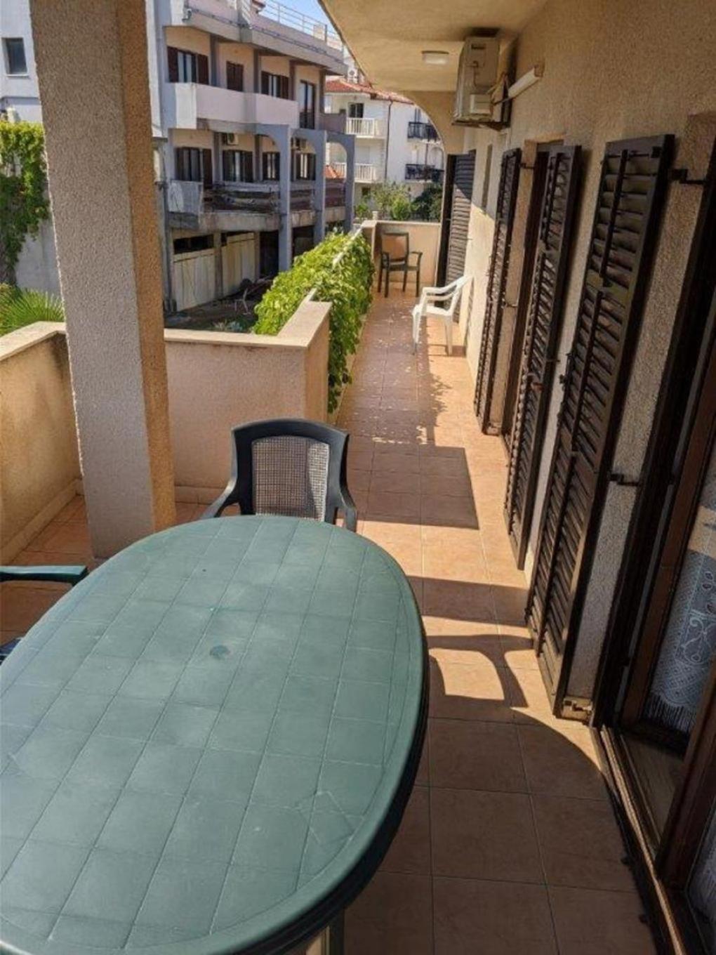 Apartments Biserka - 50 M From Beach Trogir Exterior photo