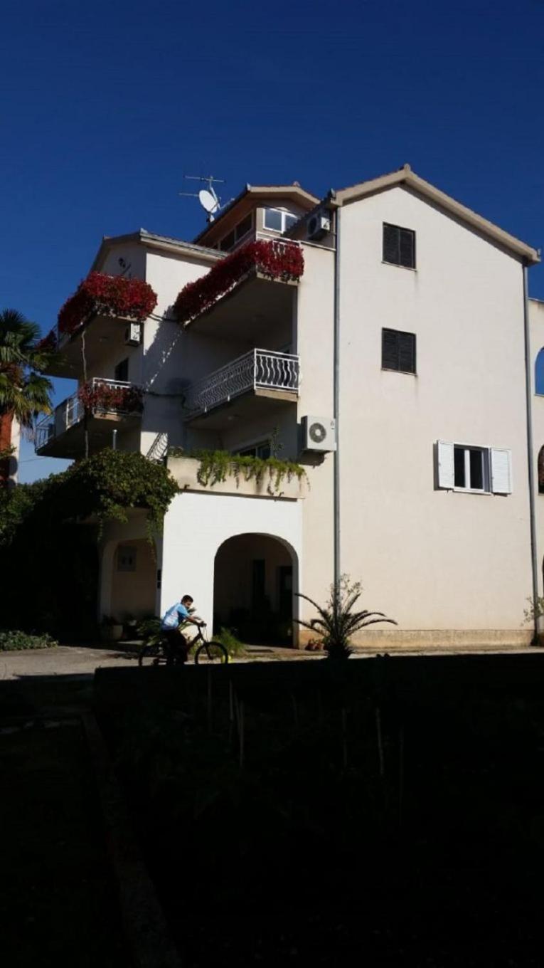 Apartments Biserka - 50 M From Beach Trogir Exterior photo
