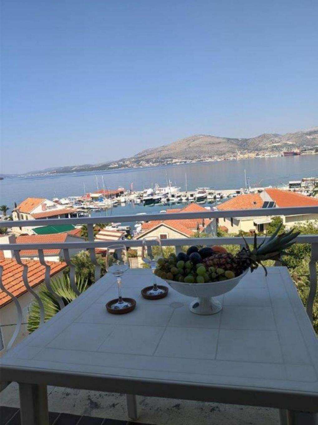 Apartments Biserka - 50 M From Beach Trogir Exterior photo