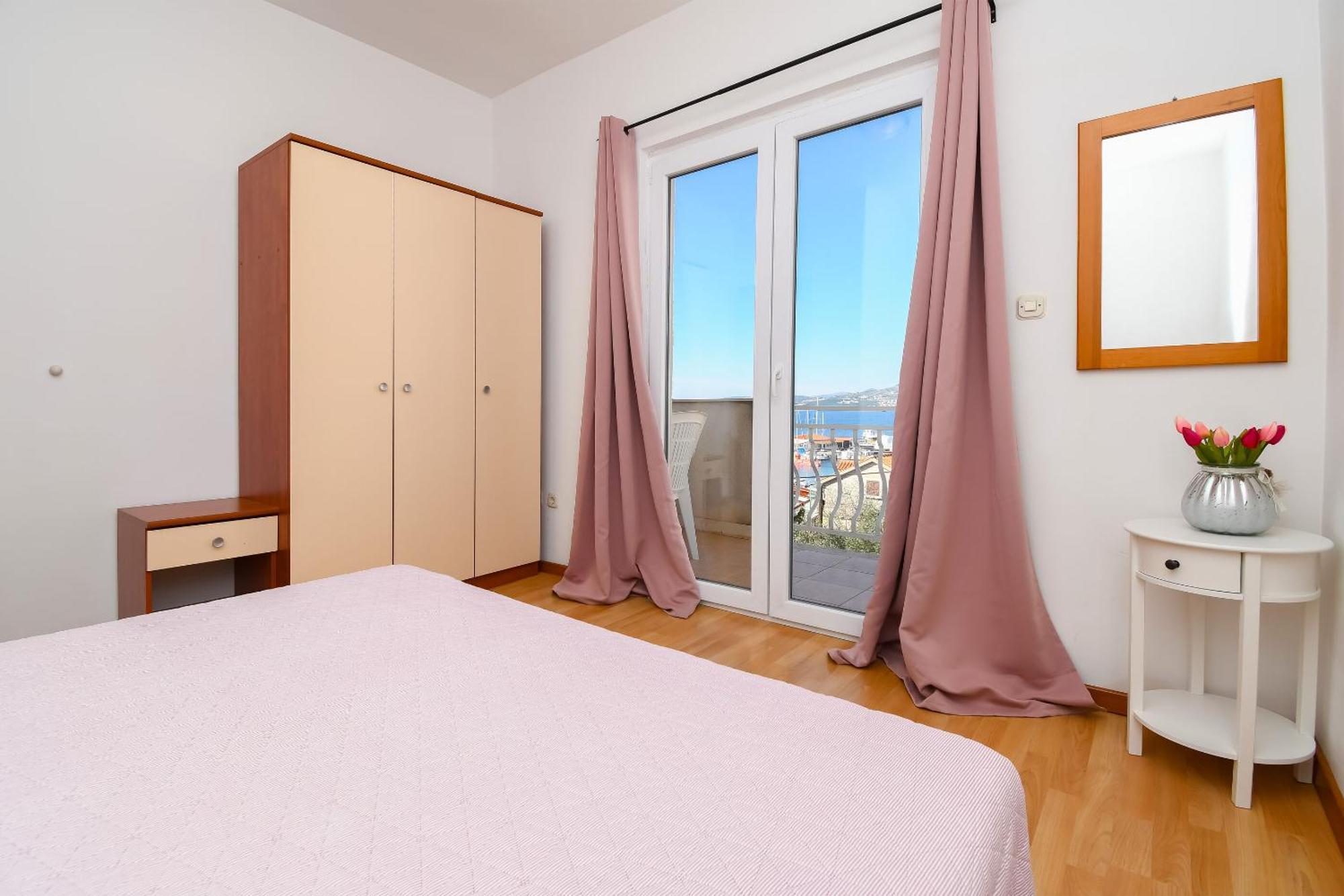 Apartments Biserka - 50 M From Beach Trogir Exterior photo