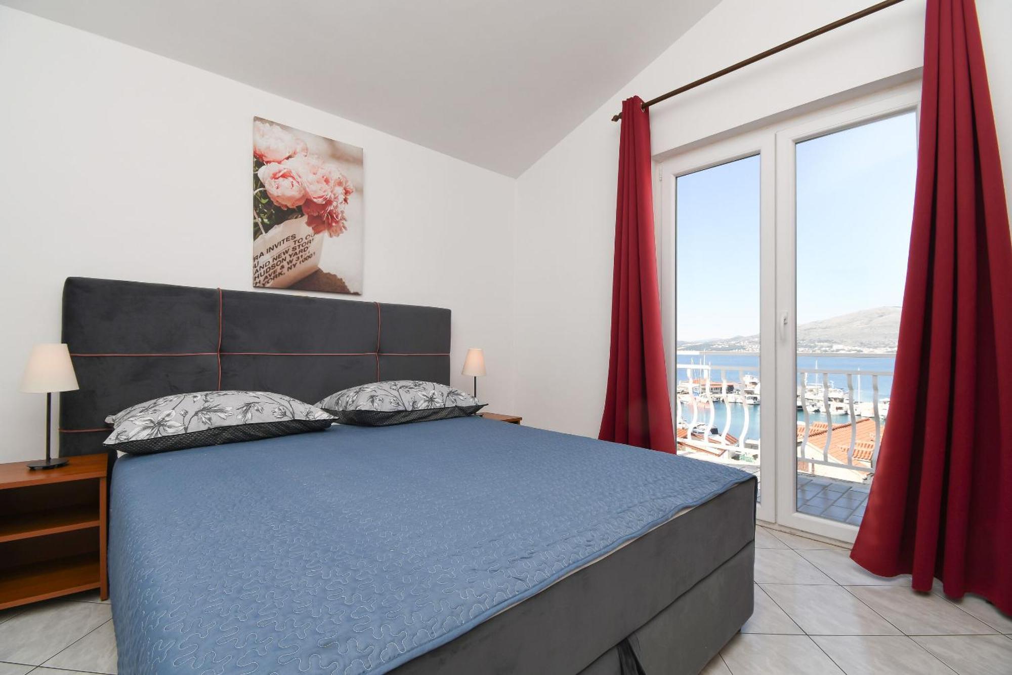 Apartments Biserka - 50 M From Beach Trogir Exterior photo
