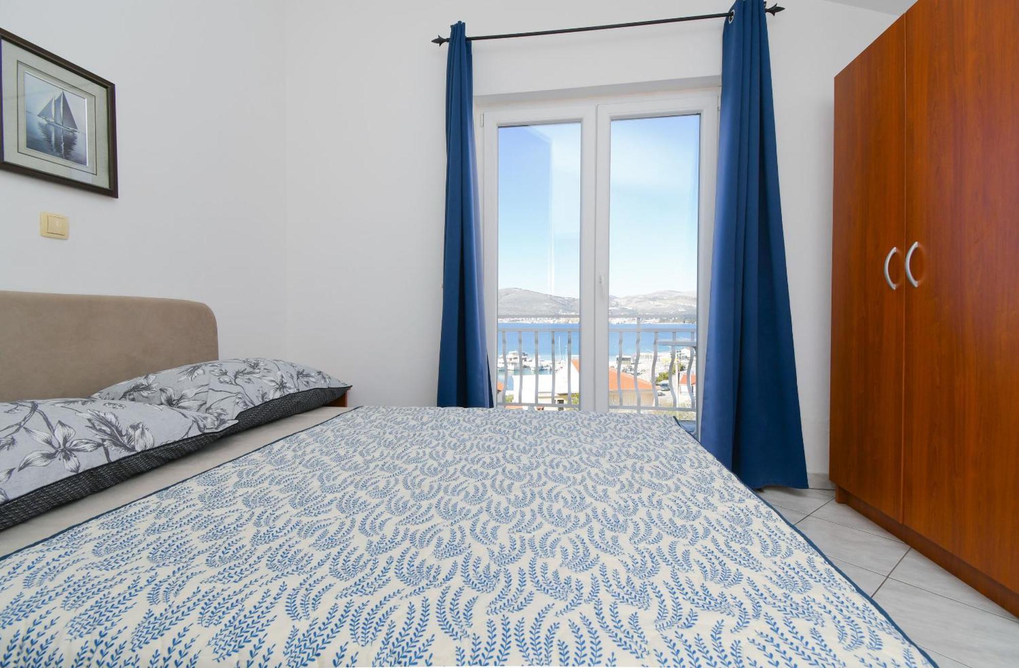 Apartments Biserka - 50 M From Beach Trogir Exterior photo