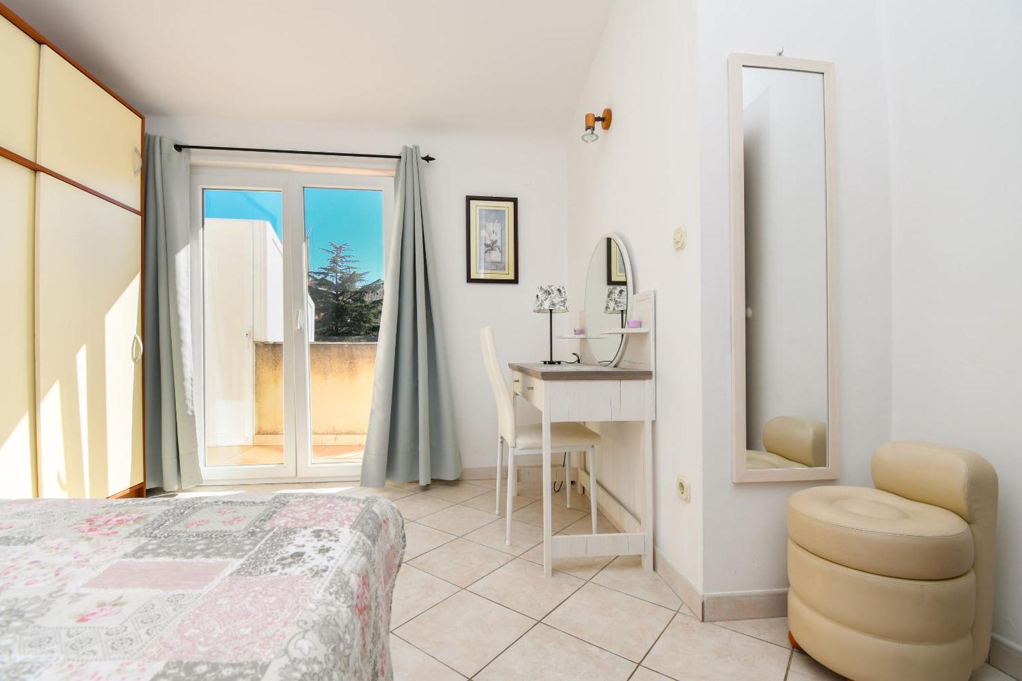 Apartments Biserka - 50 M From Beach Trogir Exterior photo