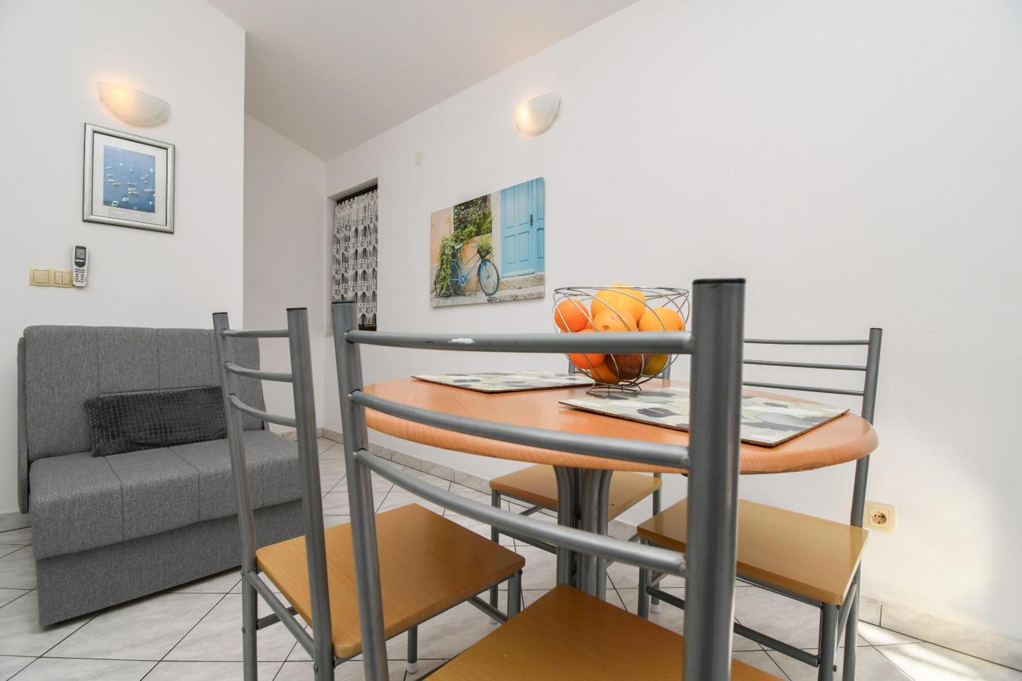 Apartments Biserka - 50 M From Beach Trogir Exterior photo