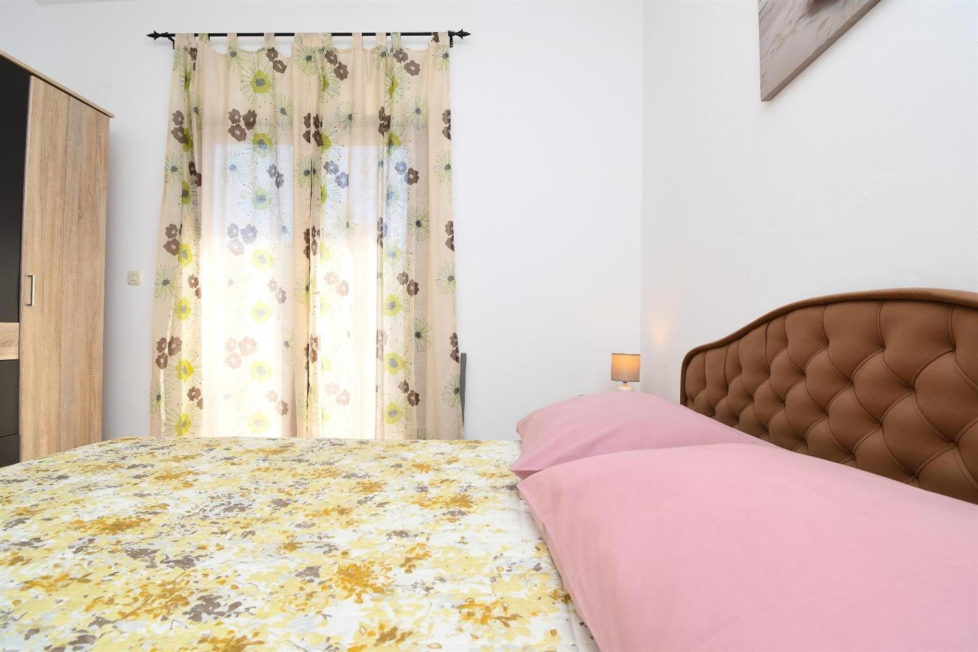 Apartments Biserka - 50 M From Beach Trogir Exterior photo