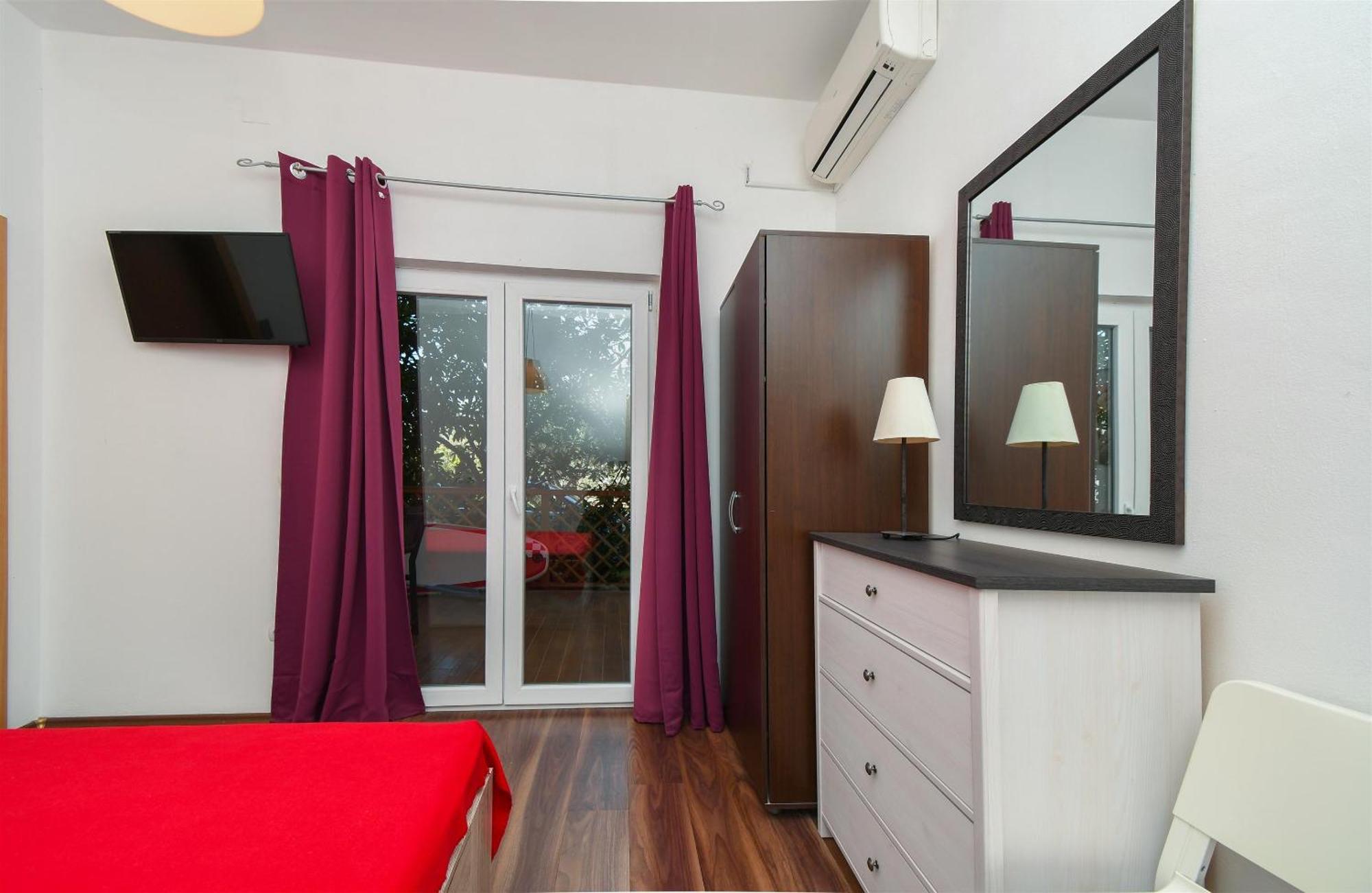 Apartments Biserka - 50 M From Beach Trogir Exterior photo