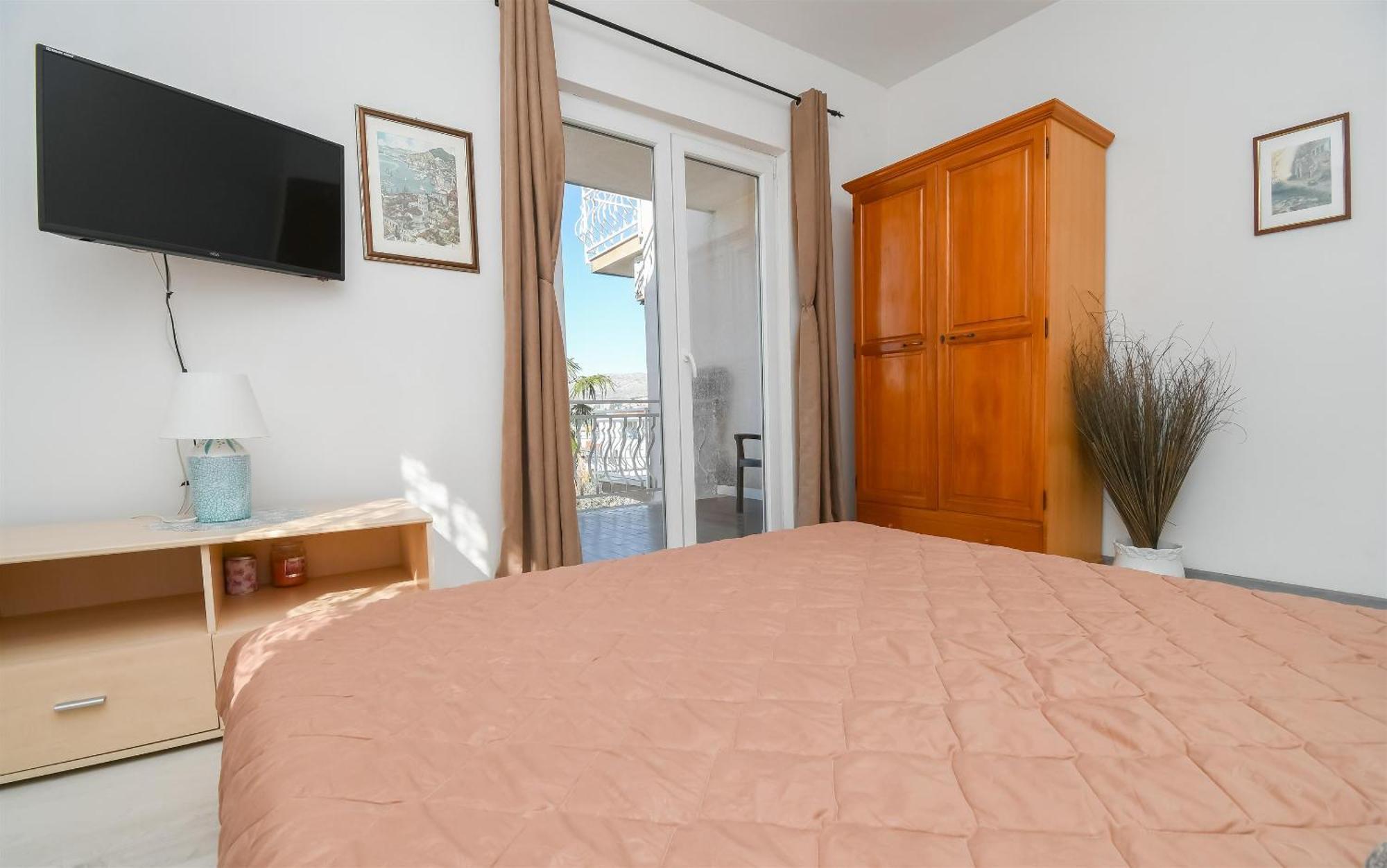 Apartments Biserka - 50 M From Beach Trogir Exterior photo