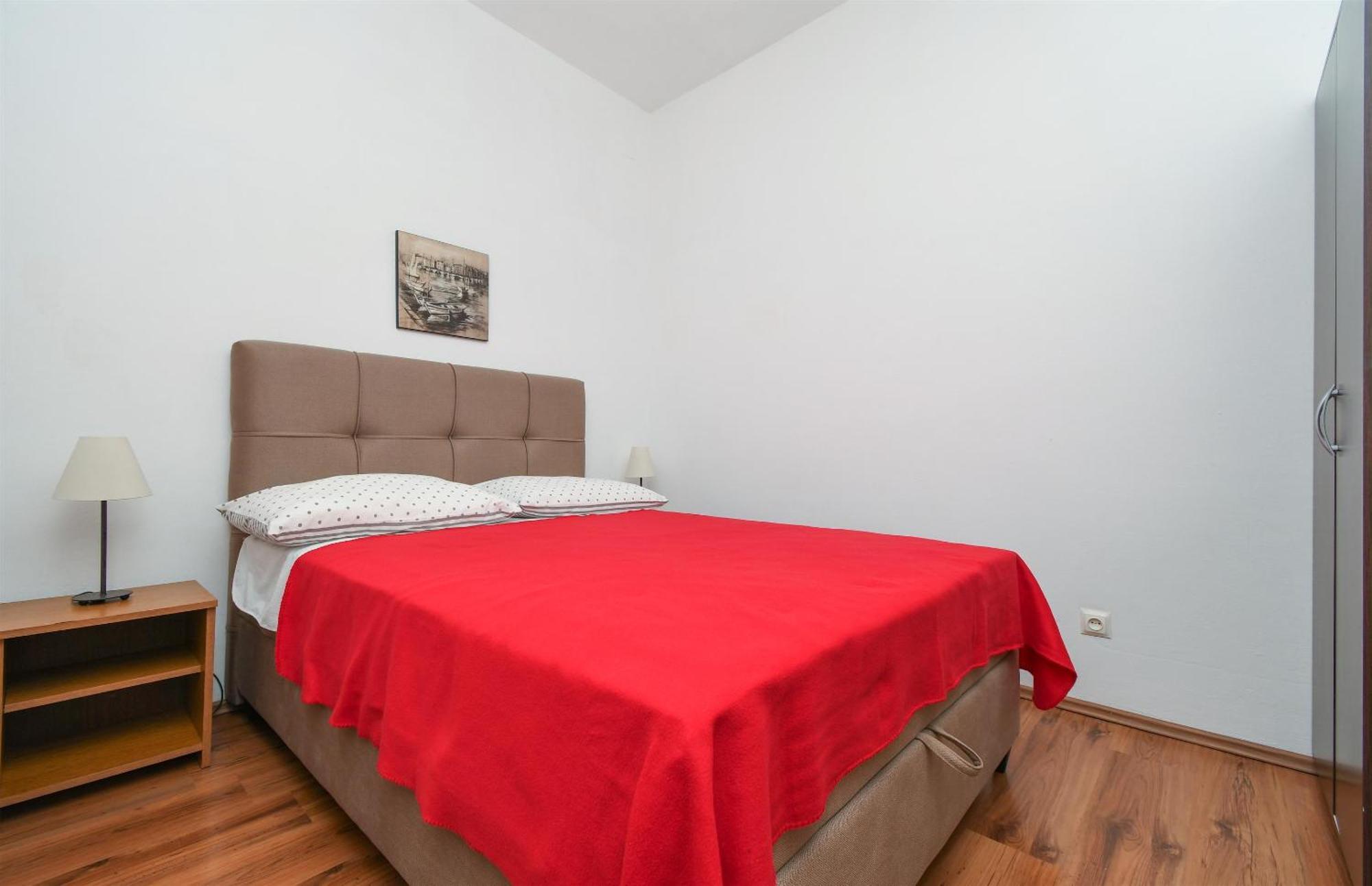 Apartments Biserka - 50 M From Beach Trogir Exterior photo