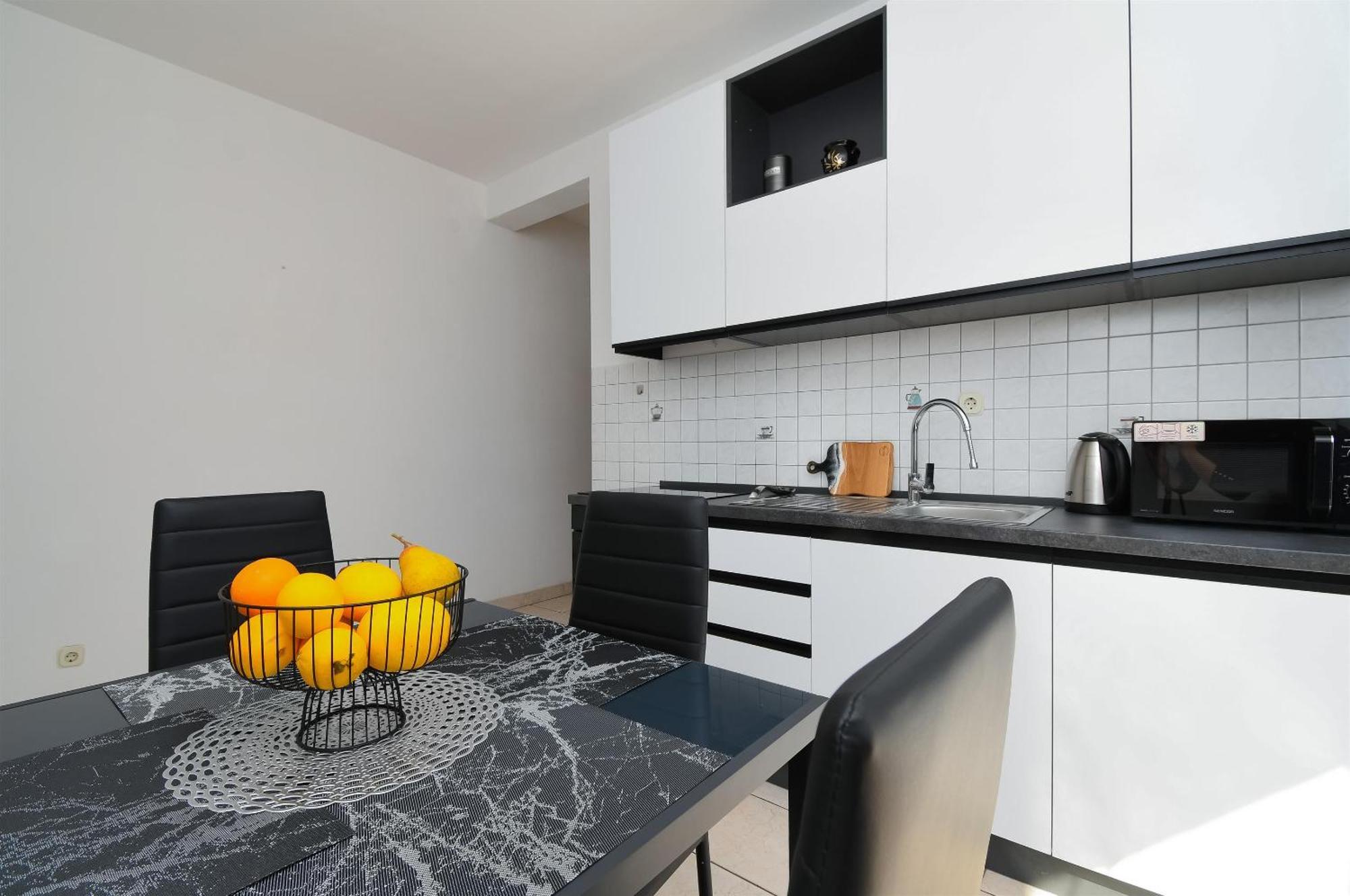 Apartments Biserka - 50 M From Beach Trogir Exterior photo